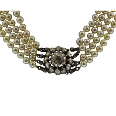 CultivE parelcollier met geelgouden slot met diamant 36 - 41 cm., Nederland ca. 1960 Goud