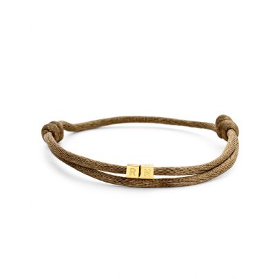 Just Franky satijnen Cube armband met drie geelgouden letters M, I en L Goud Satijn Just Franky