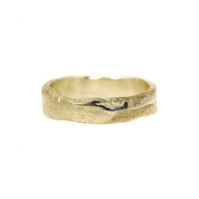 Liesbeth Busman geelgouden Earth Canyon ring 6 mm. Goud Liesbeth Busman