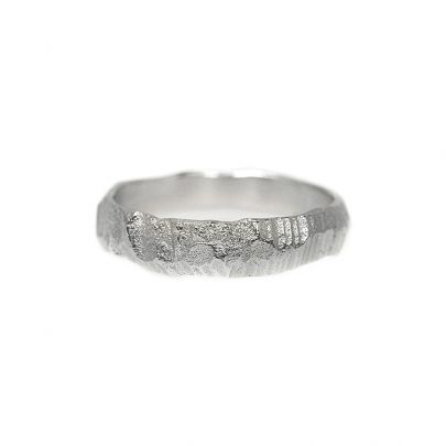 Liesbeth Busman witgouden Rock ring 5 mm. Goud Liesbeth Busman