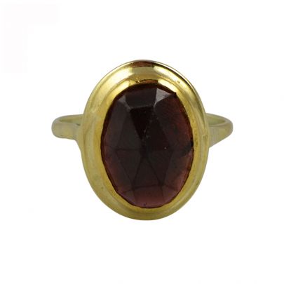 Geelgouden ring met granaat, Nederland ca. 1970