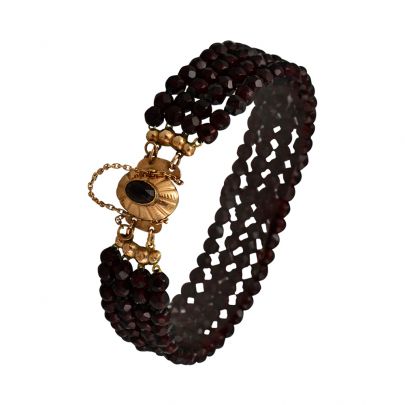 Granaten armband met gouden slot 17 cm.